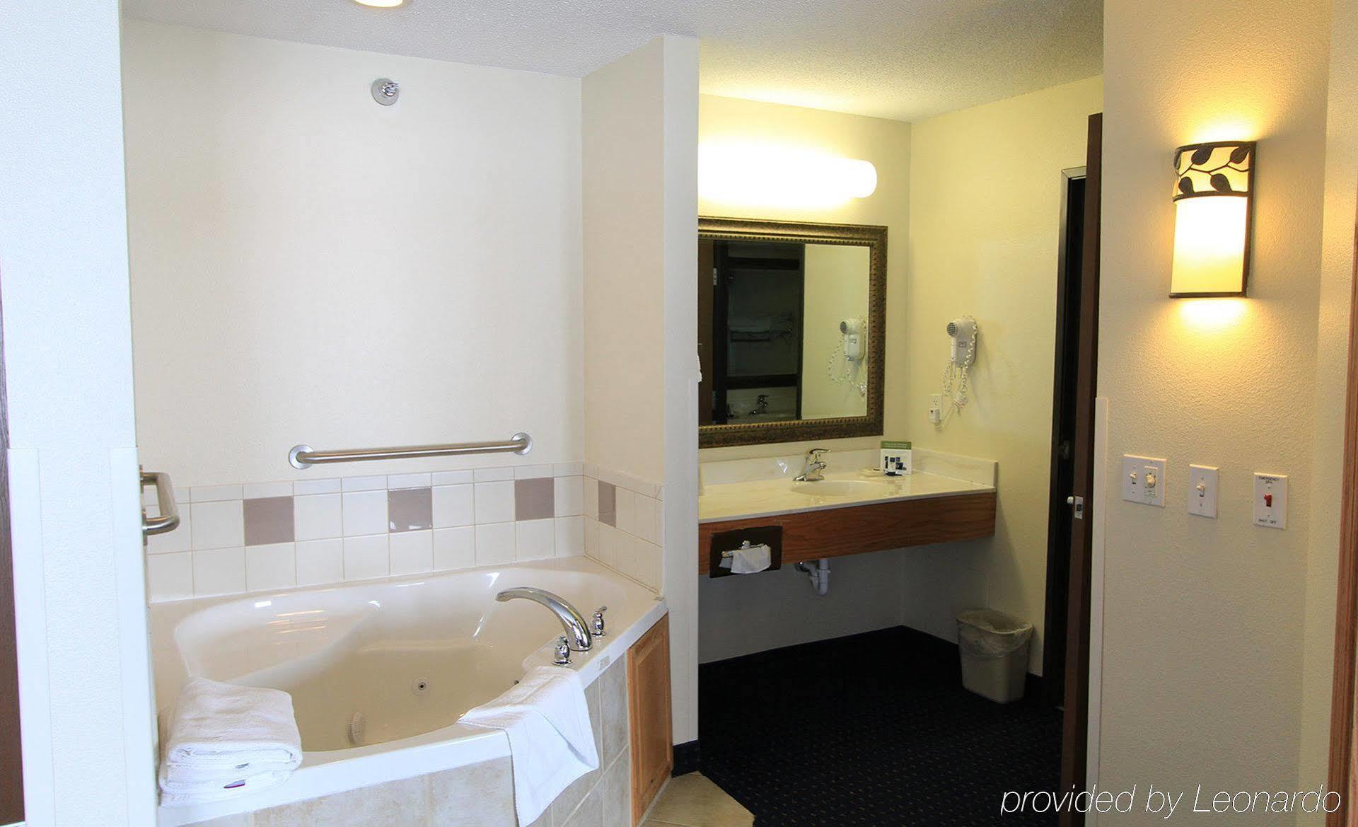 Americinn By Wyndham Airport Hotel 3*