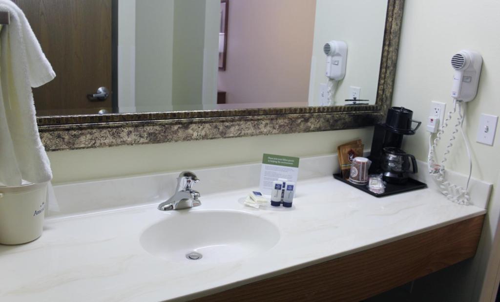 Hotel Americinn By Wyndham Airport