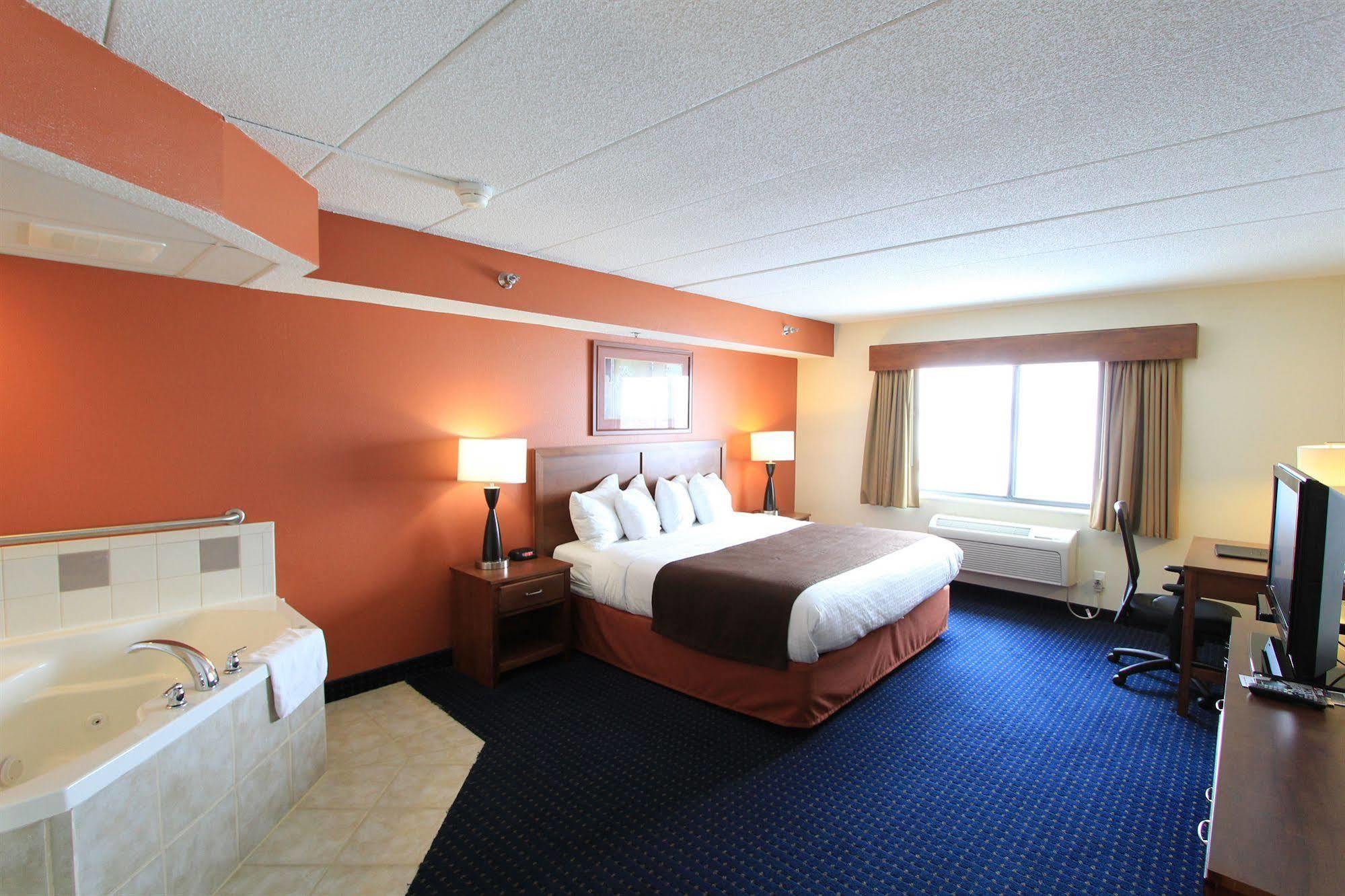 Americinn By Wyndham Airport Hotel
