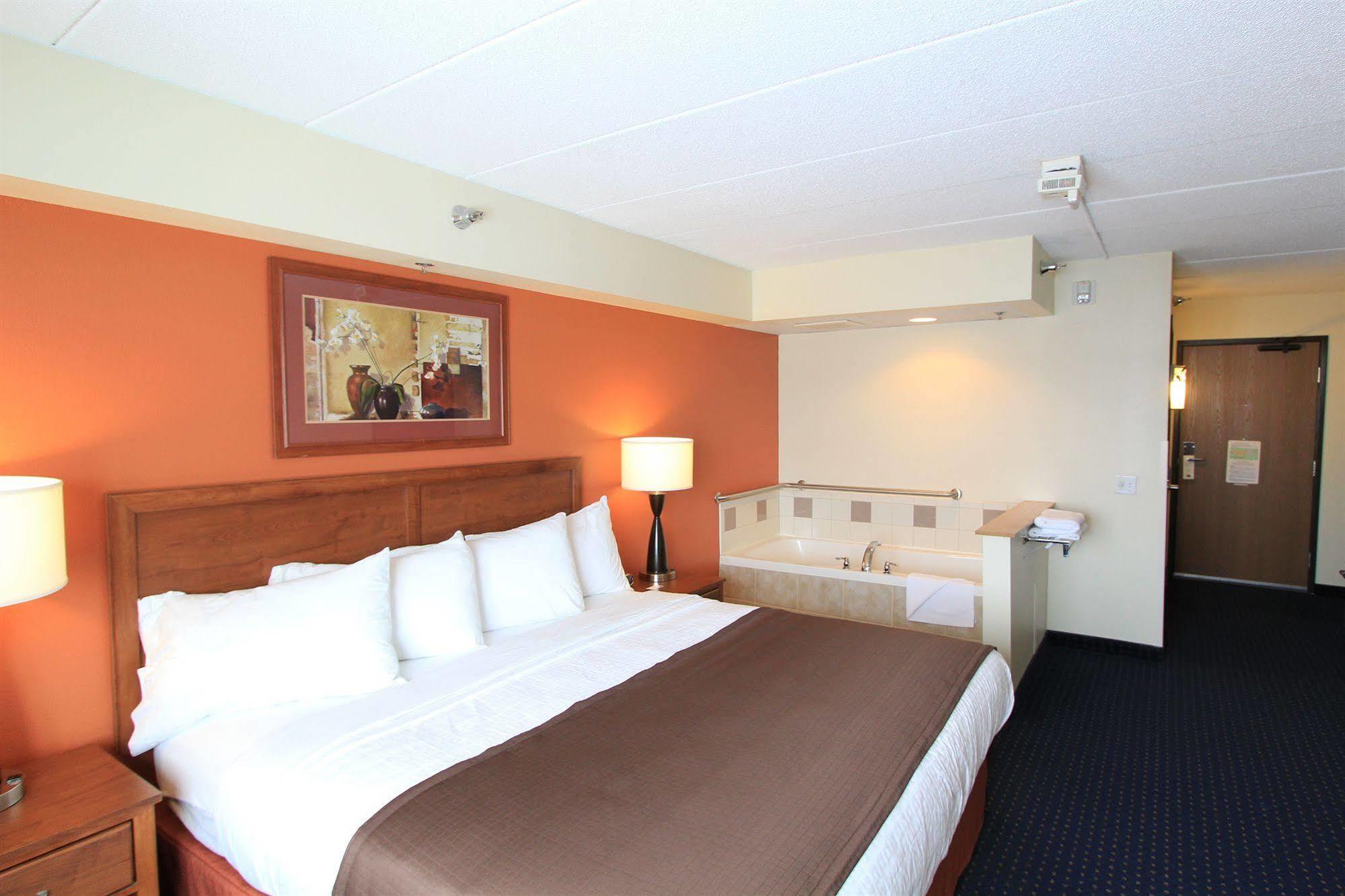 Americinn By Wyndham Airport Hotel