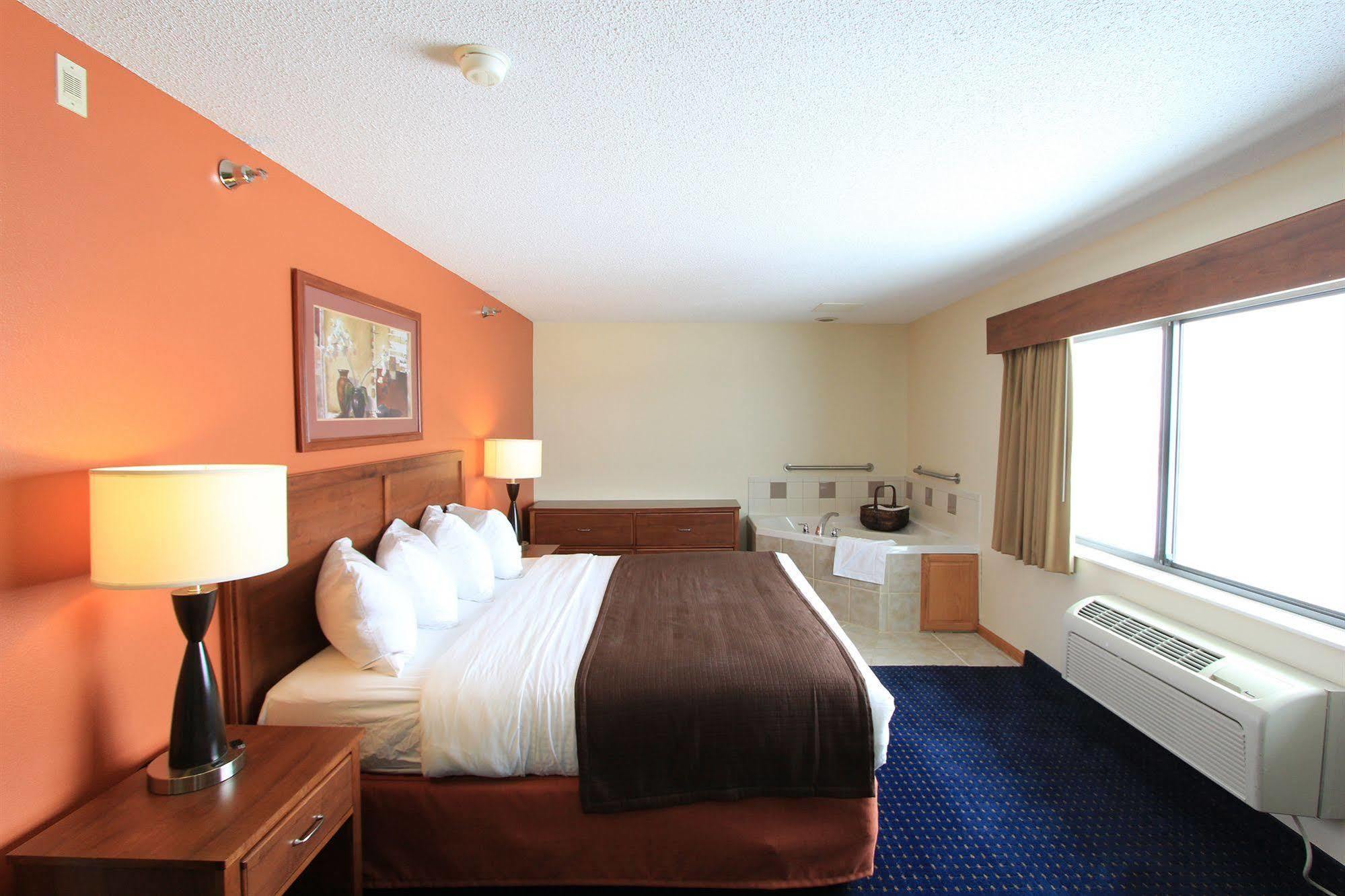 Americinn By Wyndham Airport Hotel