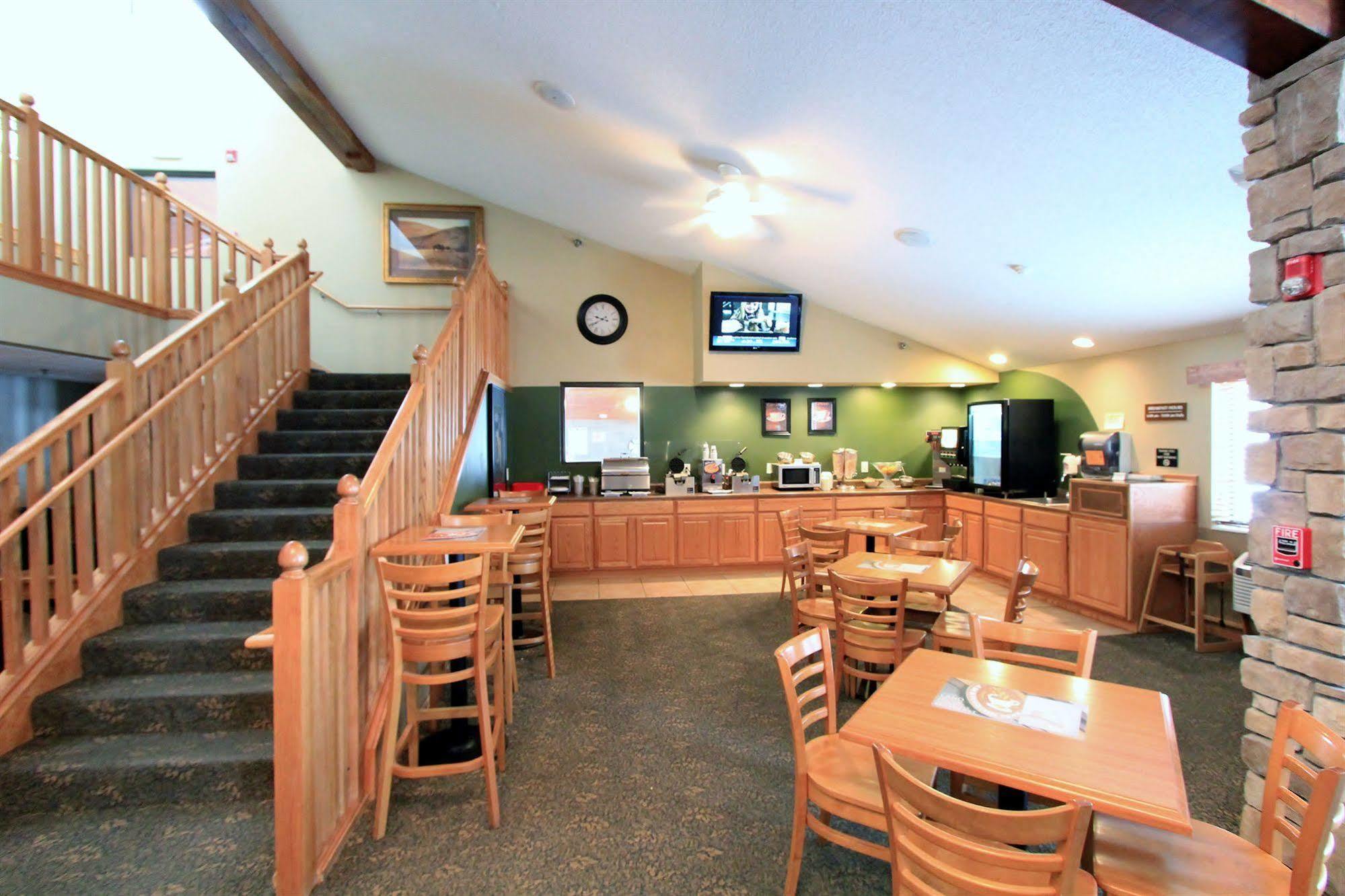 Americinn By Wyndham Airport 3*