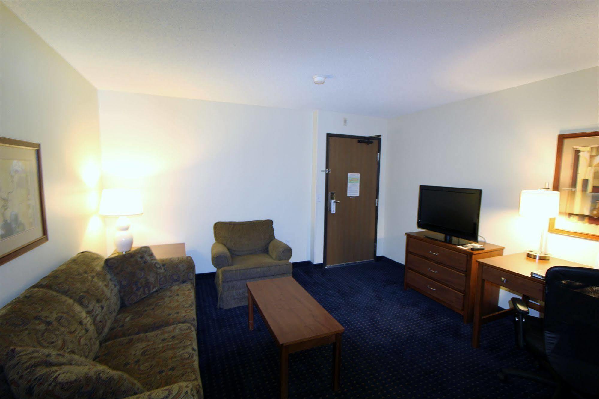 Americinn By Wyndham Airport Hotel Cedar Rapids